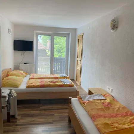 Youth Nika Ostello *