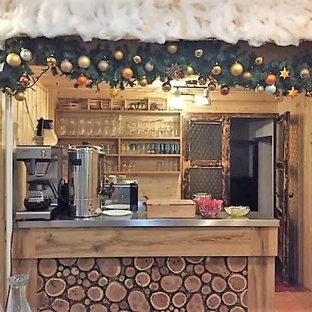 Youth Nika Ostello *