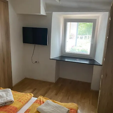 尼卡青年旅舍 *